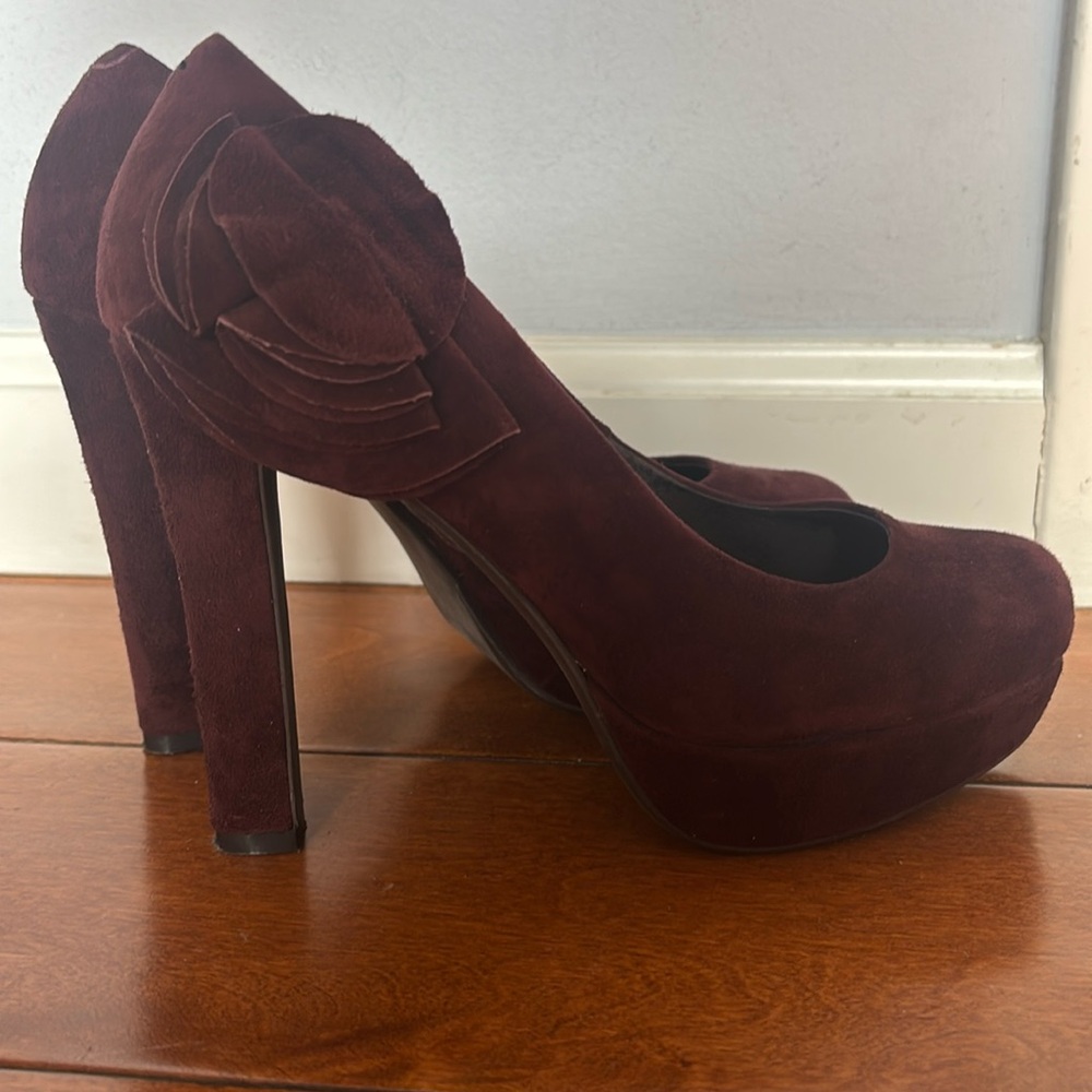 Brand new suede burgundy Minelli heels